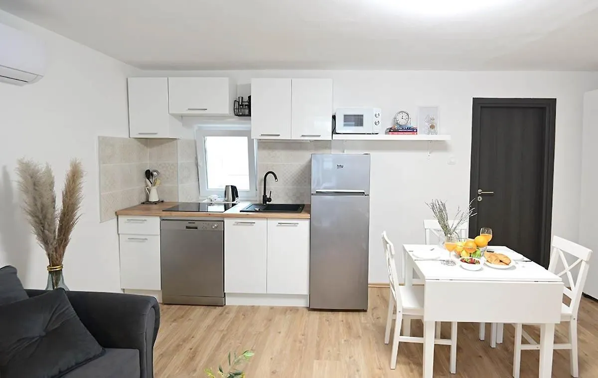 Apartment D & Studio L Dobrinj