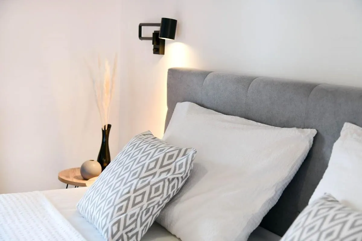 Apartment D & Studio L Dobrinj Croazia