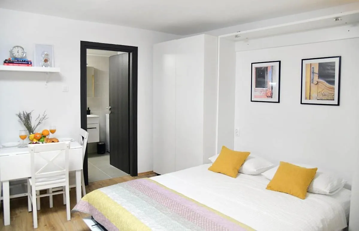 Apartment D & Studio L Dobrinj