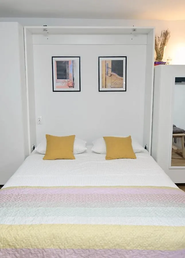 Apartment D & Studio L Dobrinj